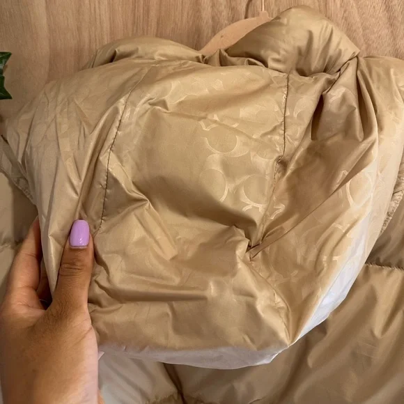 Women’s size: LARGE Beige Coach short down puffer coat( ONLY WORN ONCE!) - Picture 16 of 16